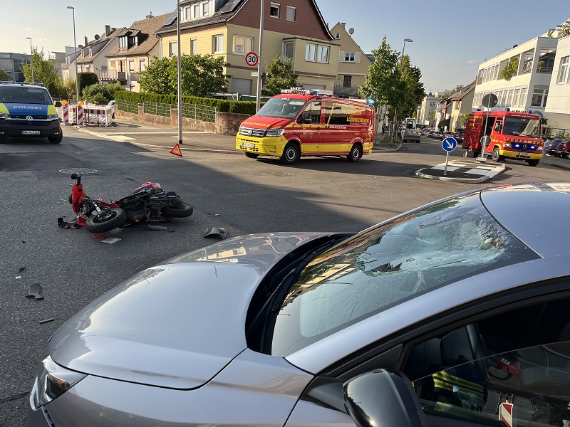 PKW kontra Motorroller 