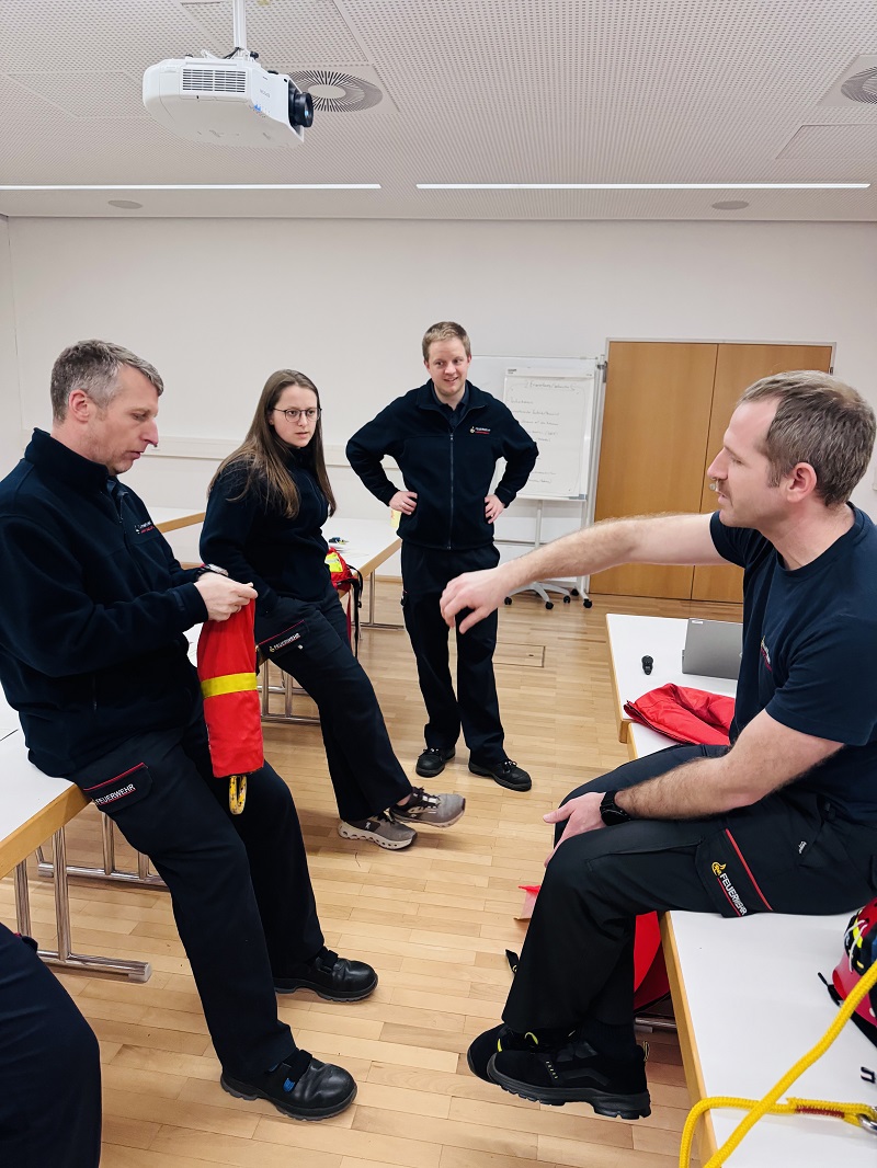 Ausbildungsabend der Feuerwehr zum Thema Wasserrettung 